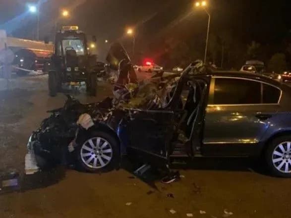 na-brovarskomu-prospekti-legkovik-zitknuvsya-z-avtobusom