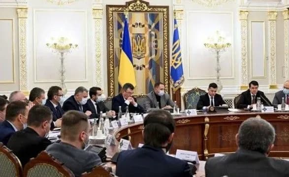 pomilka-rnbo-u-zelenskogo-vstanovlyuyut-yak-do-voriv-u-zakoni-khibno-zarakhuvali-100-osib