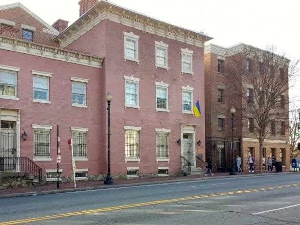 posolstvu-ukrayini-v-ssha-doruchili-zvernutis-do-apple-cherez-kartu-bez-krimu