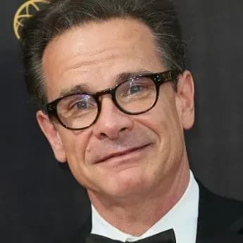 pomer-laureat-premiyi-emmi-piter-skolari