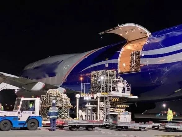 u-aeroportu-borispil-prizemlivsya-litak-z-tretoyu-partiyeyu-viyskovoyi-dopomogi-vid-ssha