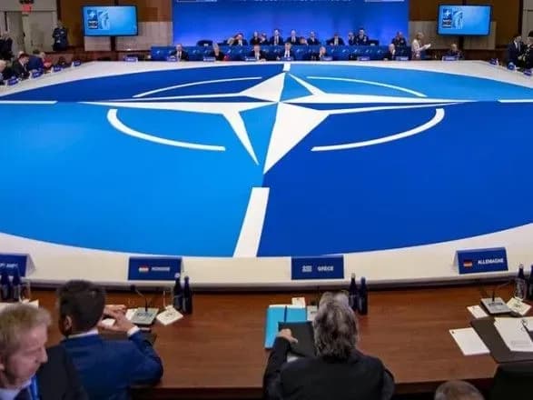 dekhto-v-nato-provodit-konservativnu-politiku-schodo-integratsiyi-ukrayini-schob-ne-provokuvati-rosiyu-tse-ne-pratsyuye-kuleba