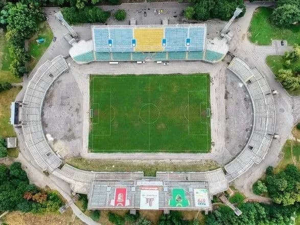 u-pik-pandemiyi-mer-ivano-frankivska-khoche-masovo-vaktsinuvati-lyudey-na-stadioni