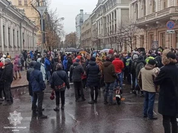 marsh-antivaktsinatoriv-uchasniki-mitingu-perekrili-rukh-pid-radoyu