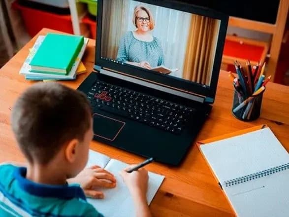 na-sumschini-prodovzhili-robotu-shkil-na-distantsiytsi