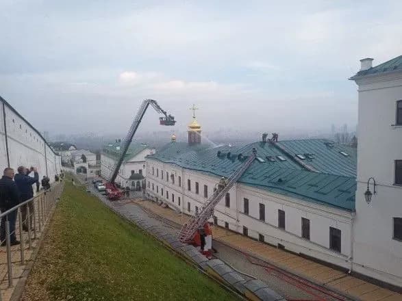 pozhezha-na-teritoriyi-kiyevo-pecherskoyi-lavri-postrazhdali-troye-lyudey