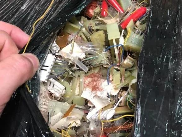 z-ukrayini-nelegalno-vivozili-sotni-tonn-dorogotsinnikh-metaliv-vikrito-skhemu