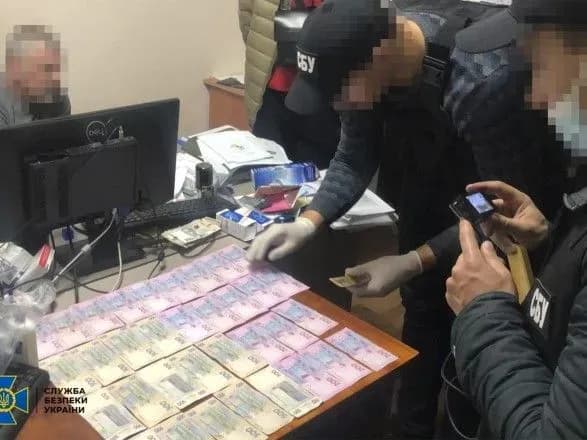 u-dnipri-likar-prodavav-lipovi-covid-sertifikati-ne-vikoristanu-vaktsinu-spisuvav