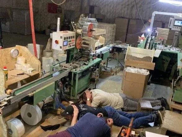 pidpilniy-tyutyunoviy-tsekh-nakrili-pid-lvovom-zhurnalist