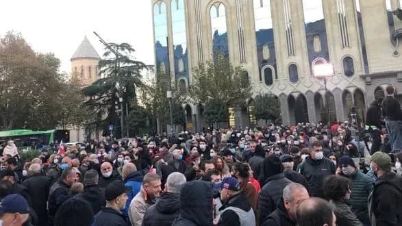 u-tbilisi-prokhodit-aktsiya-na-pidtrimku-saakashvili-demonstranti-vimagayut-yogo-gospitalizatsiyi-do-miskoyi-polikliniki