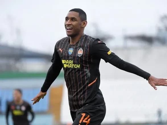 futbol-gol-tete-prinis-shakhtaryu-vigrash-nad-ingultsem