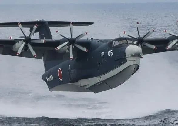 dreyfuvav-na-perevernutomu-chovni-v-yaponiyi-cholovik-mayzhe-dobu-proviv-u-vidkritomu-mori