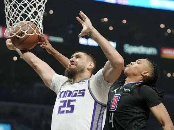 chotiri-ochki-lenya-dopomogli-sakramento-zavoyuvati-peremogu-u-gri-nba