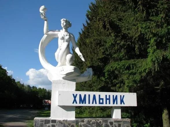 na-vinnichchini-shakhrayi-za-neisnuyuchim-blagoslovennyam-zbirayut-viruyuchikh-ryatuvatisya-vid-vaktsinatsiyi-u-khmilniku