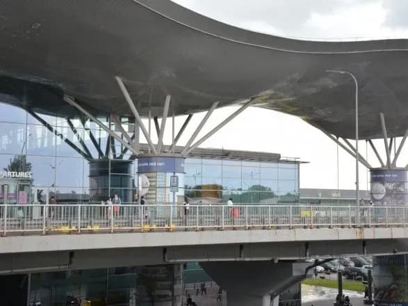 u-borispoli-v-pasazhiriv-zapidozrili-sche-14-pidrobok-covid-sertifikativ