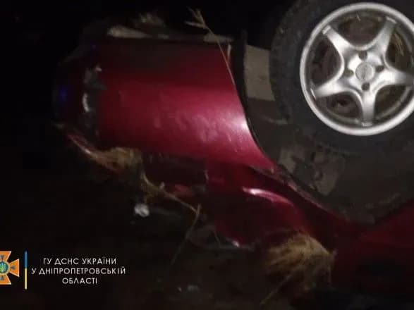 na-dnipropetrovschini-perekinuvsya-daewoo-lanos-ye-zagibliy-postrazhdalo-dvi-ditini