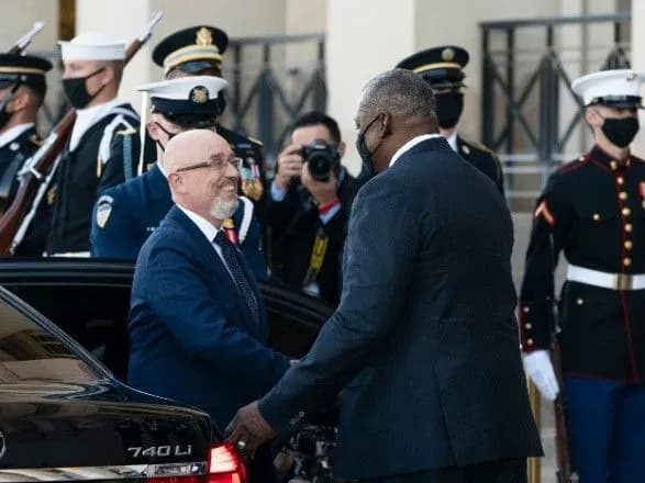 rosiyski-soldati-povernutsya-u-trunakh-tse-bude-katastrofa-reznikov-pro-mozhlive-vtorgnennya-v-ukrayinu