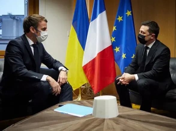 zelenskiy-v-bryusseli-zustrivsya-z-makronom-ni-slova-pro-rosiyski-viyska