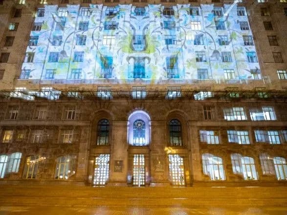 u-stolitsi-budivlya-kmda-zasyayala-krimskotatarskim-ornamentom-ornek