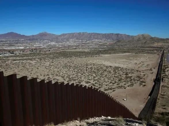 na-kordoni-ssha-ta-meksiki-zupinili-18-rosiyskikh-migrantiv