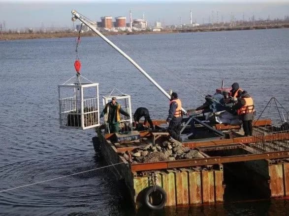 na-tgaes-trivaye-pidgotovka-do-pusku-tretogo-agregatu-vikonuyetsya-chistka-porogiv-avankameri-vodopriymacha