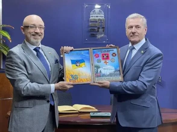 ukrayina-i-ugorschina-obgovorili-provedennya-spilnikh-viyskovikh-navchan