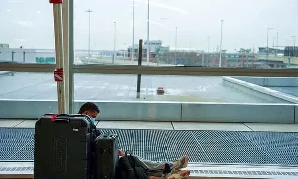 omicron-po-vsomu-svitu-skasuvali-blizko-2400-aviareysiv