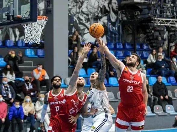 basketbol-chinni-chempioni-ukrayini-zdobuli-22-peremogu-pospil-v-superlizi