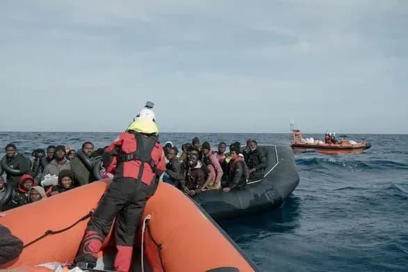 italiya-prikhistila-558-migrantiv-yakikh-vryatuvali-v-mori