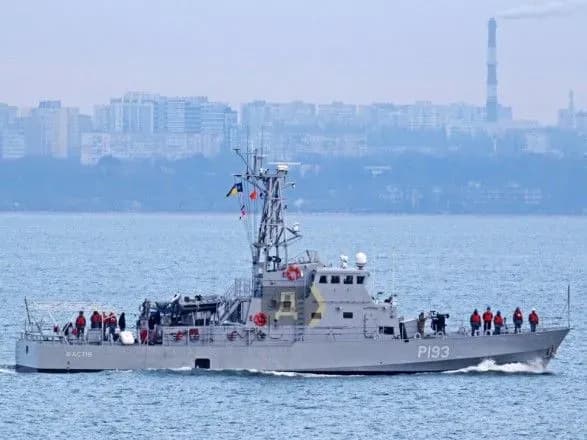 ukrayina-u-pershomu-kvartali-2022-roku-chekaye-na-postachannya-z-ssha-chergovogo-katera-tipu-island-posol