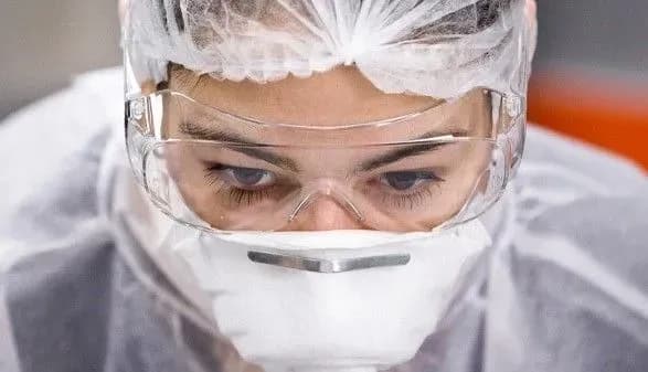 v-ukrayini-dozvolili-viprobuvannya-likiv-vid-koronavirusu