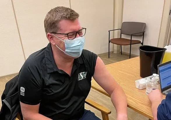 kanadskiy-premyer-ministr-zarazivsya-koronavirusom