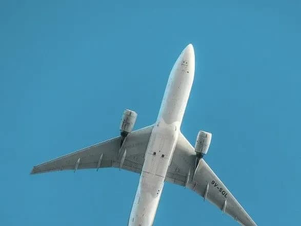 u-rosiyi-litak-gotuyetsya-do-ekstrenoyi-posadki-cherez-povidomlennya-pro-bombu-na-bortu