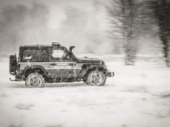 zakidali-prikordonnikiv-plyashkami-kaminnyam-ta-kolodami-bilorusko-polskiy-kordon-namagalisya-peretnuti-54-osobi