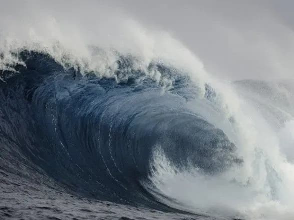 uzberezhzhya-peru-nakrilo-tsunami-ye-zagibli