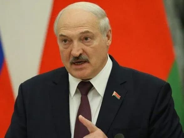 lukashenko-zayaviv-pro-naroschuvannya-bilya-bilorusi-viyskovogo-kontingentu-ukrayini