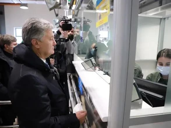 prikordonniki-vidreaguvali-na-situatsiyu-z-pasportom-poroshenka-kazhut-use-bulo-u-mezhakh-zakonu