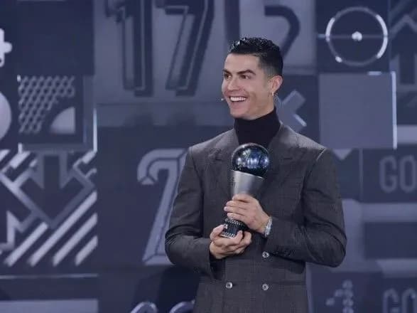 ronaldu-otrimav-spetsnagorodu-fifa-za-svitoviy-rekord-iz-goliv-za-zbirnu