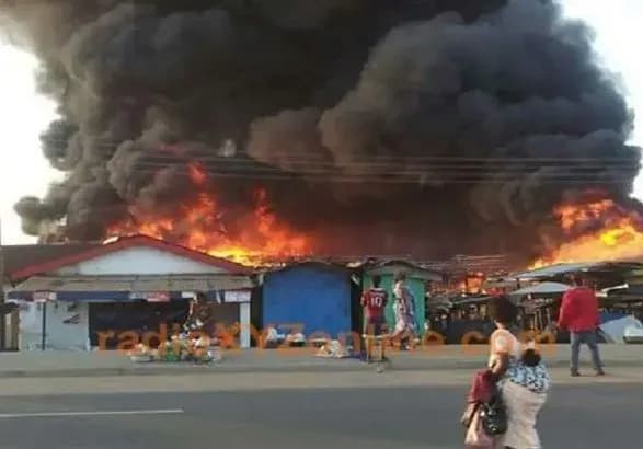 vibukh-vantazhivki-u-gani-13-lyudey-zaginuli-desyatki-poraneni