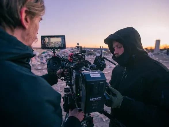 v-ukrayini-zavershili-zyomki-satirichnogo-filmu-teritoriya