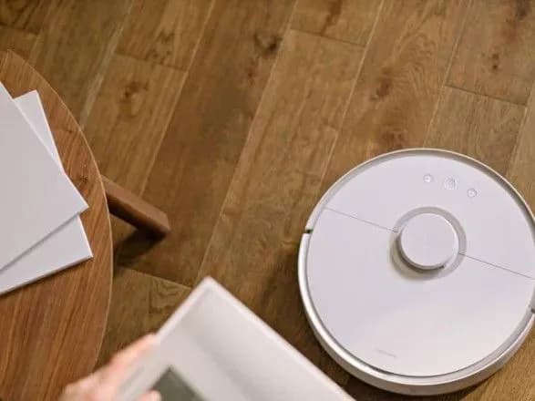 u-velikiy-britaniyi-z-gotelyu-vtik-robot-pilosos