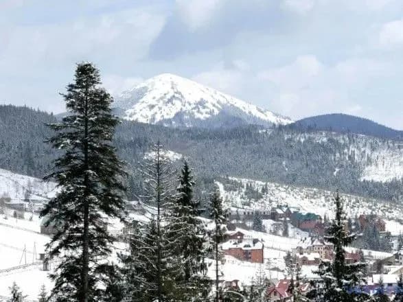 lavinna-nebezpeka-v-karpatakh-ryatuvalniki-zaklikali-ne-pidkoryuvati-gori-tsimi-vikhidnimi