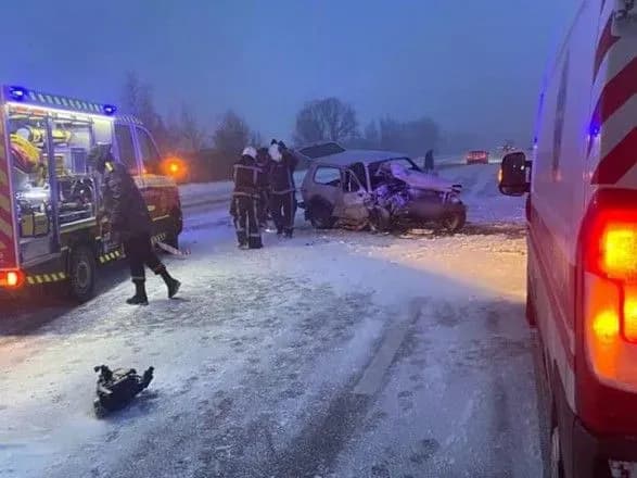 zhakhliva-dtp-na-kiyivschini-pomerla-vagitna-zhinka