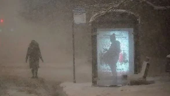 zimoviy-shtorm-u-ssha-porushiv-rukh-transportu-ta-prizviv-do-skasuvannya-tisyach-aviareysiv