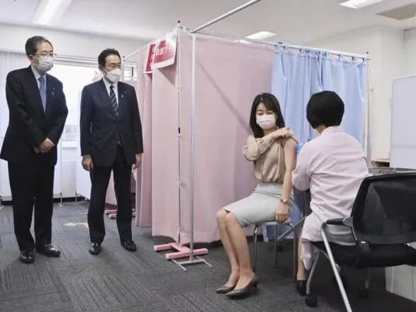 yaponiya-rozglyadaye-poslablennya-prikordonnogo-kontrolyu-covid-na-tli-kritiki