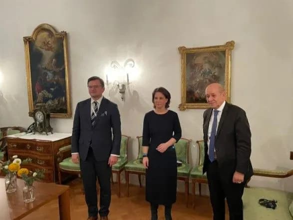 kuleba-skoordinuvav-iz-glavami-mzs-nimechchini-ta-frantsiyi-podalshi-kroki-zadlya-deeskalatsiyi-na-donbasi