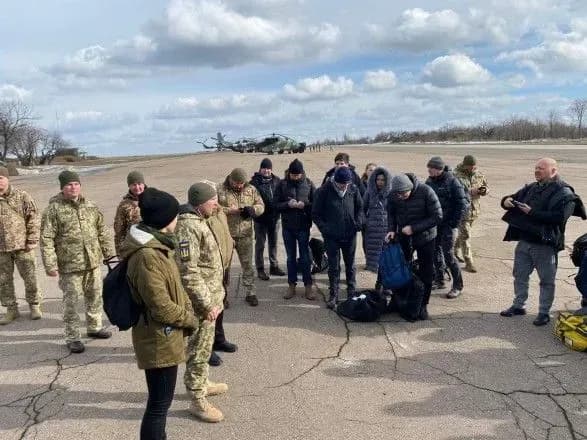 ukrayinski-nardepi-ta-inozemni-zhurnalisti-potrapili-pid-obstril-na-donbasi