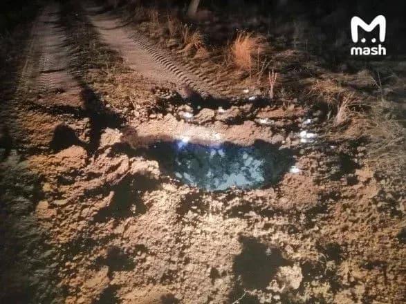 u-rostovskiy-oblasti-za-kilometr-vid-ukrayinskogo-kordonu-vibukhnuv-snaryad-roszmi