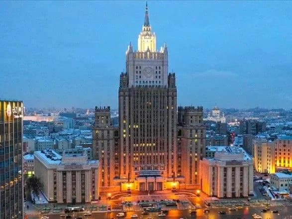 rf-ogolosila-pro-evakuatsiyu-diplomativ-z-ukrayini