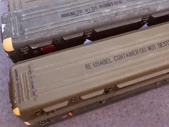 v-ukrayinu-pribula-vyyskova-dopomoga-z-latviyi-peredali-boyepripasi-ta-stinger